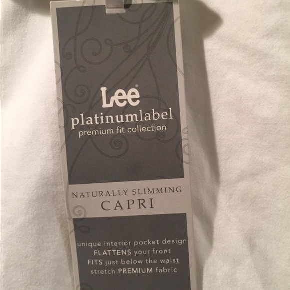 LOVELY WHITE CAPRIS. NATURALLY SLIMMING. NWT - Picture 5 of 5